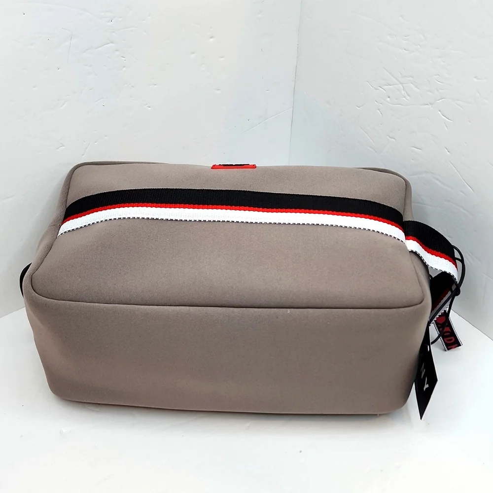 DKNY TOILETRY TRAVEL BAG, GREY